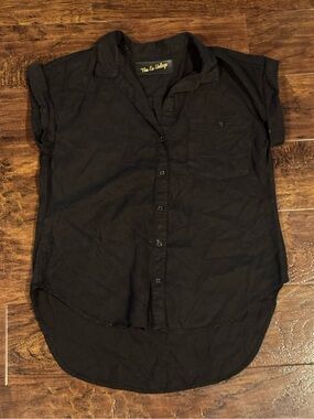NWOT The Nu Vintage Black Short Sleeve Button Down Blouse Size Medium